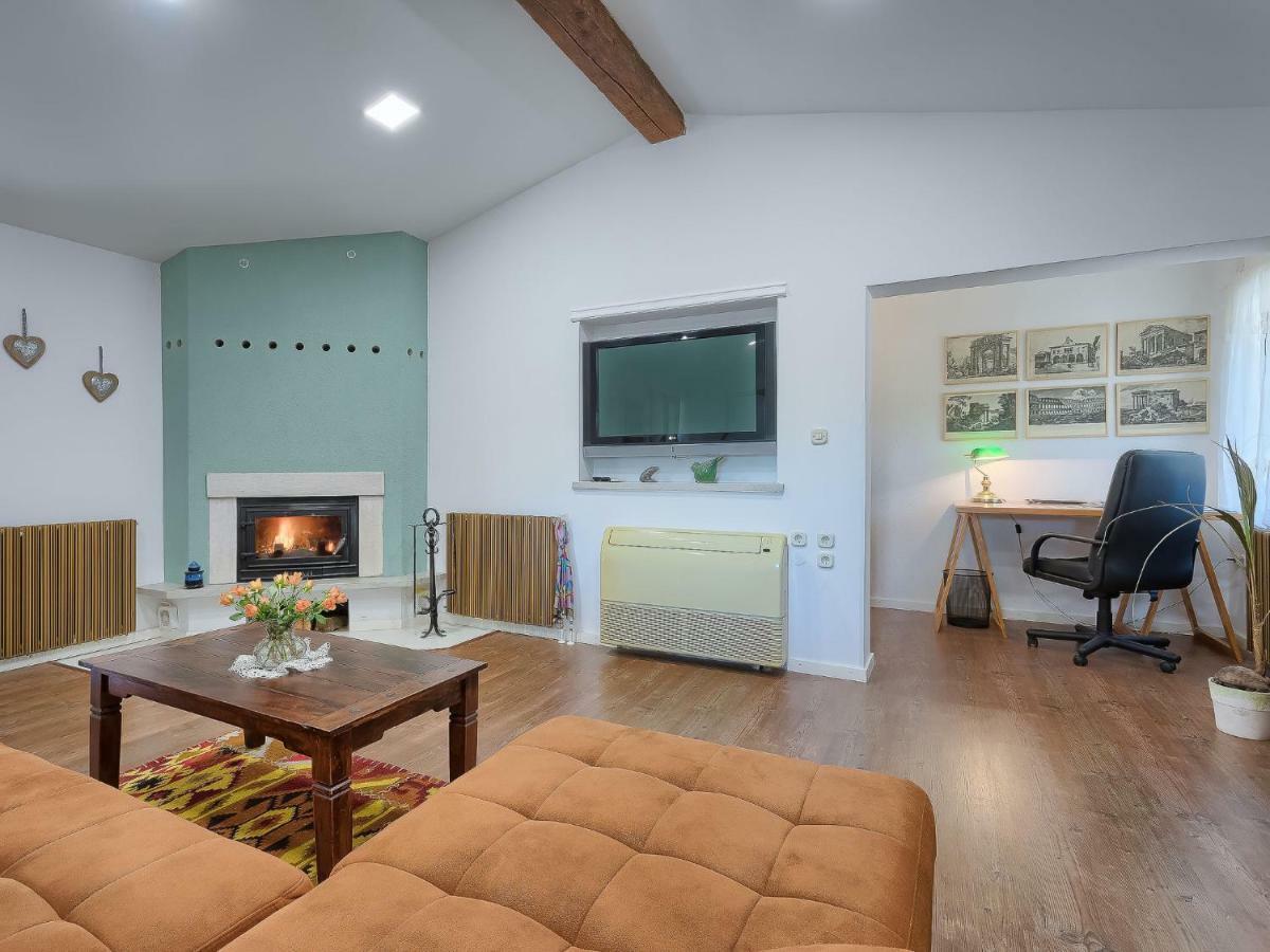 Holiday Home Country House D&D By Interhome Πούλα Εξωτερικό φωτογραφία