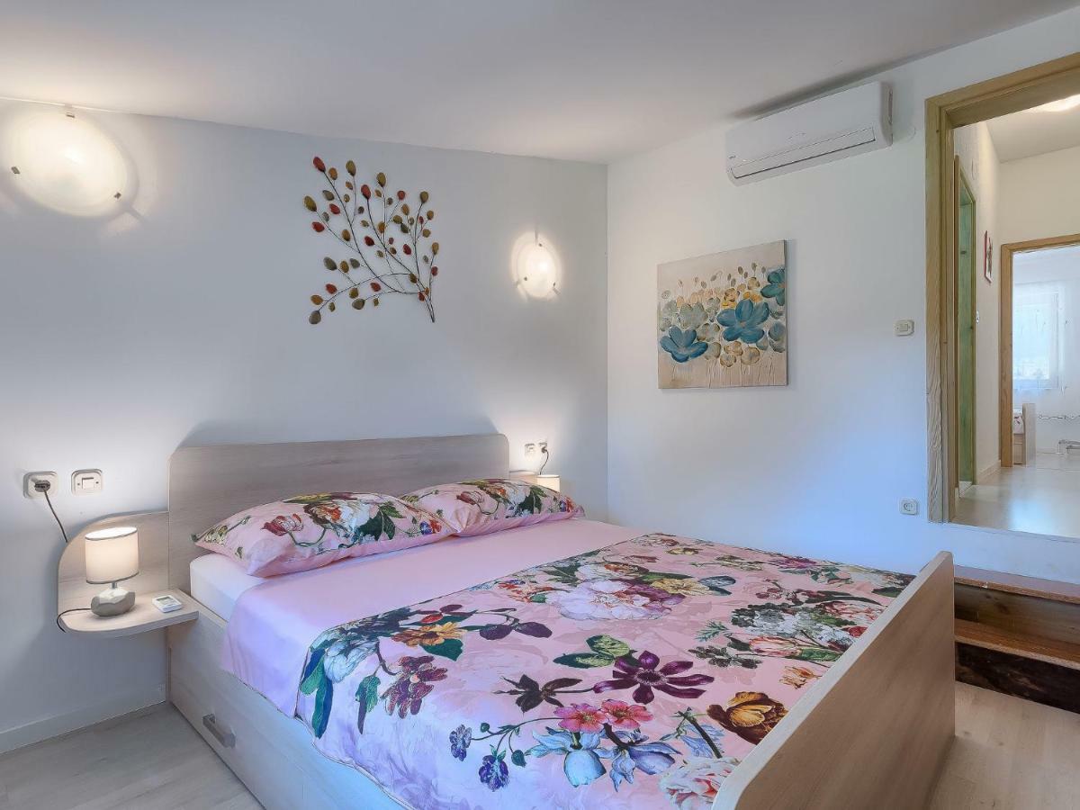 Holiday Home Country House D&D By Interhome Πούλα Εξωτερικό φωτογραφία